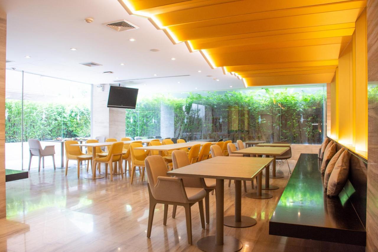 Tango Vibrant Living Hotel - Sha Extra Plus Bangkok Esterno foto