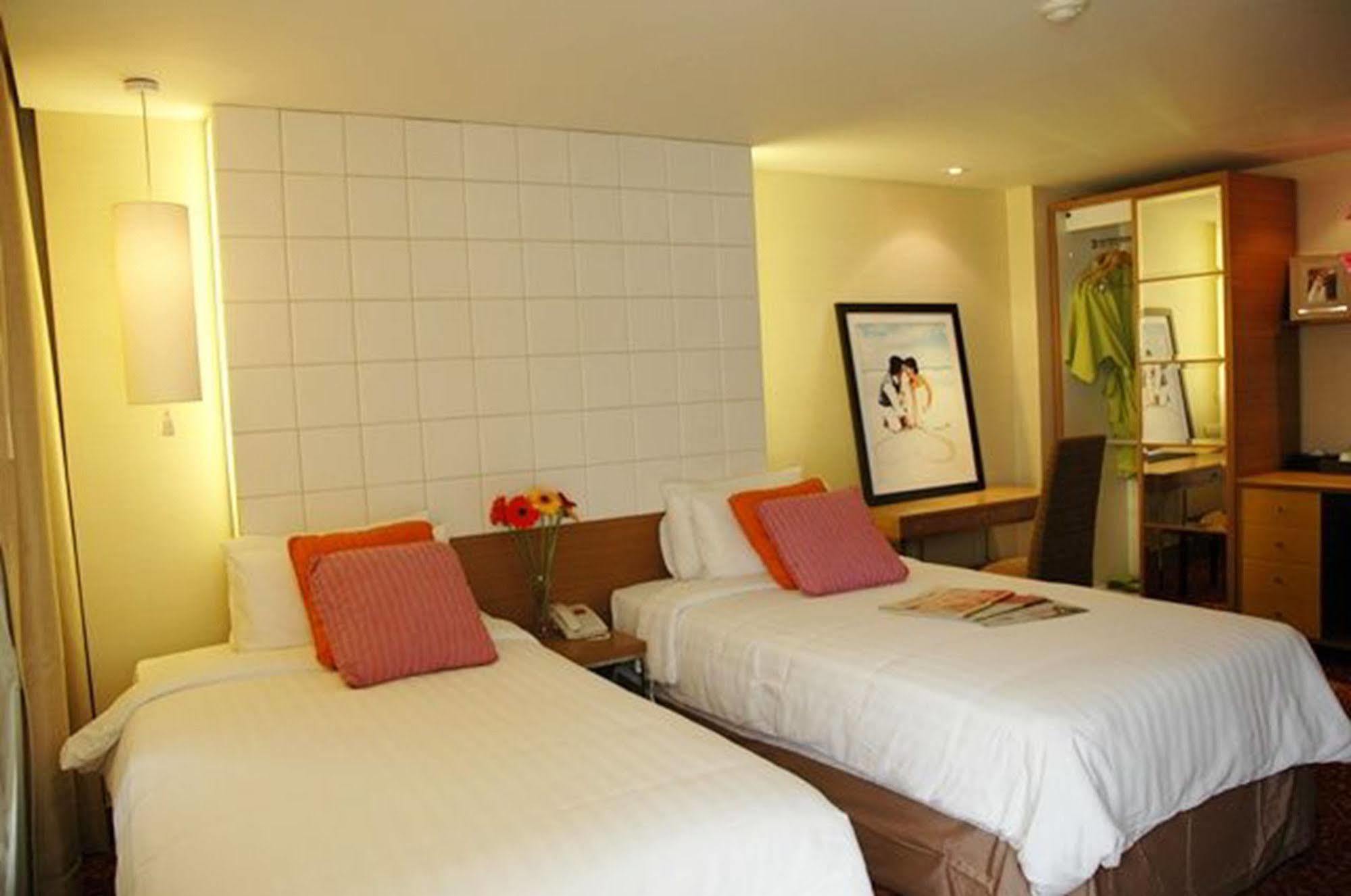 Tango Vibrant Living Hotel - Sha Extra Plus Bangkok Esterno foto